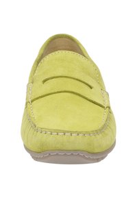 Gelbe Wildleder-Accessoires mit runder Zehenpartie, dekorativen Nähten und einer glatten Oberfläche. Leichte Sohle mit einem flexiblen Design.