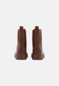 Even&Odd Wide Fit Botas de tornozelo com plataforma - cognac