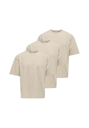 Tre beige t-shirts med korte ærmer og rund hals, arrangeret overlappende på en hvid baggrund.
