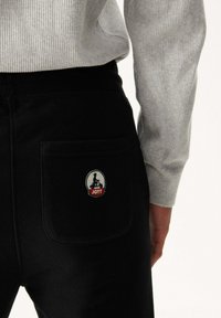 JOTT SANTIAGO - Pantalones deportivos - noir