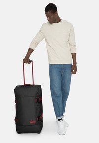 Eastpak TRANVERZ M - Trolley - blakoutstripred