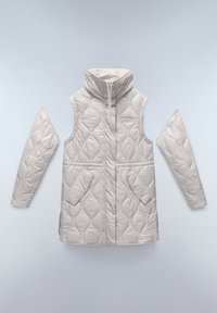 Béžová prošívaná vesta s vysokým límcem, zapínáním na zip, dvěma předními kapsami a odnímatelnými dlouhými rukávy. Hladká, lesklá textura.