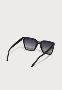 QUAY AUSTRALIA LEVEL UP - Ochelari de soare - black