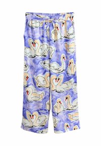 Könnyű, bő szabású nadrág lila anyagból, amely hattyúmintával és narancssárga csőrökkel díszített. Rugalmas derékpánt húzózsinórral az állíthatóság érdekében.