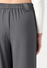 ONLY Tall ONLSVEA PANT - Püksid - dark grey