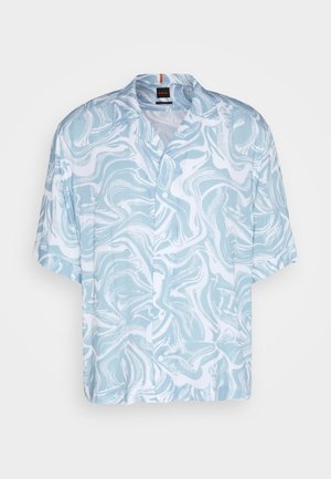 Camicia a maniche corte con bottoni di colore azzurro chiaro, decorata con un motivo bianco a spirale, realizzata in tessuto morbido. Presenta un colletto classico e una vestibilità rilassata.