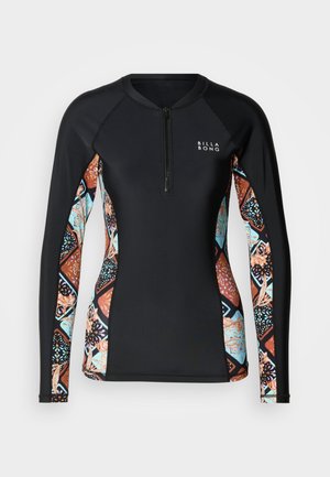 Crni rash guard s dugim rukavima i patentnim zatvaračem sprijeda, panele s cvjetnim i geometrijskim uzorkom na rukavima i stranama, te mali logo "Billabong" na prsima.
