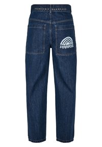 Jean en denim bleu foncé avec deux grandes poches arrière, graphisme arc-en-ciel blanc et texte "SOUTHPOLE" sur la poche droite, ainsi que "PREMIUM URBAN BRAND" à la taille.