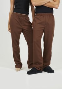 LEGACY STUDIOS UNISEX - Hlače - chocolate brown