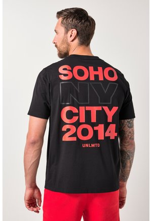 - T-shirt z nadrukiem