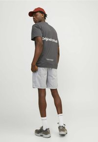 Jack & Jones STRICK ORIGINAL - Kratke hlače od trapera - ultimate grey