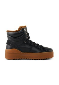 Schwarze Leder-Hochtop-Sneaker mit brauner Gummisohle und Pelzfutter, ausgestattet mit Metallösen und strukturiertem Grip-Profil.