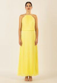 Gelbes, plissiertes Maxikleid mit Halterneck und Kettendetail. Verf�ügt über eine fließende Silhouette und eine weiche Stofftextur.