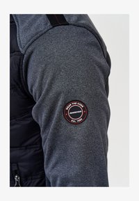 Non selezionato, black