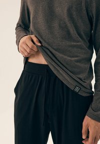 Henderson MIKE SET ciemnoszary