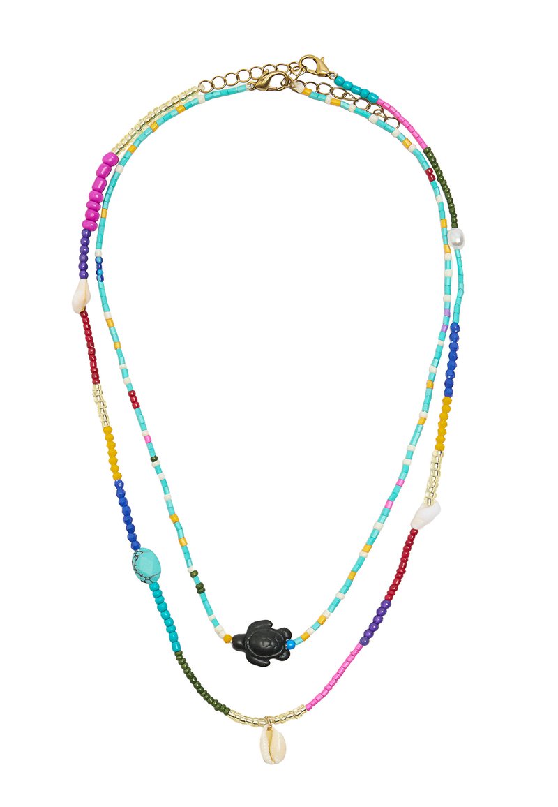 Wielokolorowy naszyjnik z koralików w odcieniach turkusu, różu, czerwieni i żółci; ozdobiony czarnym charms, przedstawiającym żółwia oraz białymi muszelkami.