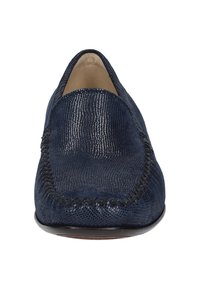 Navyblauwe moccasinschoen met een gestructureerde leren bovenkant, verfijnde stiksels langs de randen en een ronde neus.