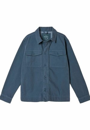 Mørkeblå, knap-til-jakke lavet af bomuld. Har to brystlommer med knappede klapper og en spids krave. Glat tekstur, afslappet design.