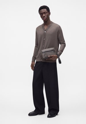 Armani Exchange, LIAM WRIST BAG UNISEX - Trousse de toilette - dark grey