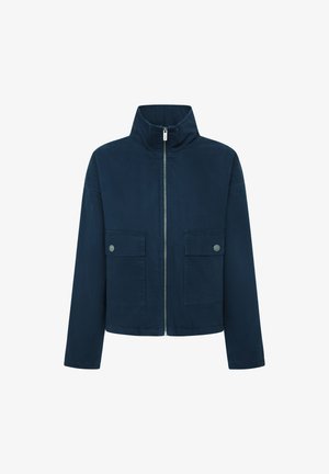 Tumedast sinise värvi lühike jope, millel on kõrge kaelus, esi tõmblukk, kaks rinnataskut ja nupuga kinni pandavad taskud. Sile kangastekstuuri.