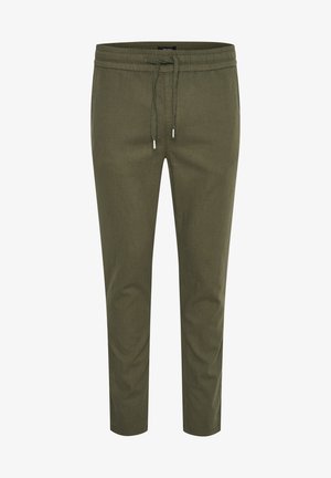 Pantaloni jogger tapered, de culoare verde măsliniu, cu talie elastică și șnur. Realizați dintr-un material moale, texturat; fără buzunare vizibile sau ornamente.