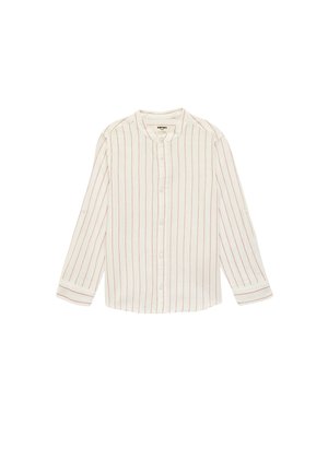 Camisa blanca de manga larga con delgadas rayas verticales rojas, botones en la parte delantera y cuello mandarín.