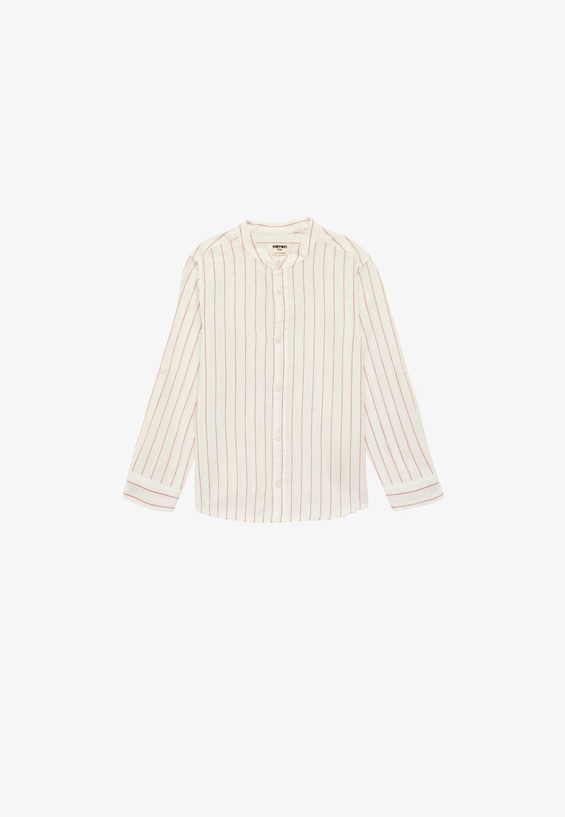 Camisa blanca de manga larga con delgadas rayas verticales rojas, botones en la parte delantera y cuello mandarín.