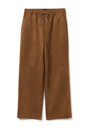 Pantalons larges marron en matériau doux, dotés d'une taille élastique avec un cordon de serrage et de coutures visibles. Texture lisse.
