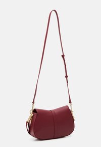 Tommy Hilfiger HERITAGE SADDLE BAG - Käekott - rouge