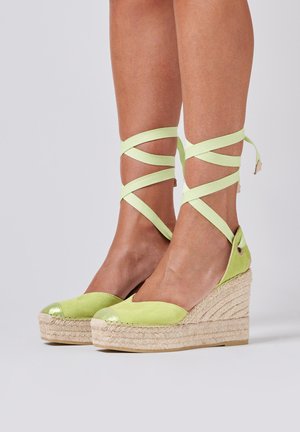 LECCE - Wedges - lime suede
