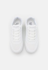 Skechers Wide Fit UNO - Sneakers low - white
