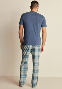 Next LIGHTWEIGHT  SET - REGULAR FIT - Pizsamák - blue green soft check
