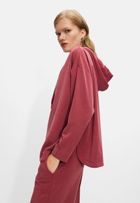 PARFOIS ONLINE EXCLUSIVE czerwony