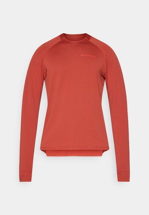 Garās piedurknes sporta tops teksturētā sarkanbrūnā audumā ar ribotu detaļu un apaļu kakla izgriezumu, ar "ENDURA" logotipu gaišākā tonī.
