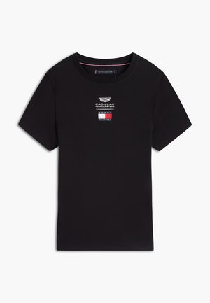 Črna kratka majica s kratkimi rokavi z logotipi ekipe Cadillac Formula 1 in Tommy Hilfiger na sredini prsnega koša.
