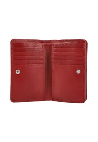 Rotes Lederportemonnaie offen, das mehrere Kartenfächer und zwei Steckfächer mit Druckknopf vor weißem Hintergrund zeigt.