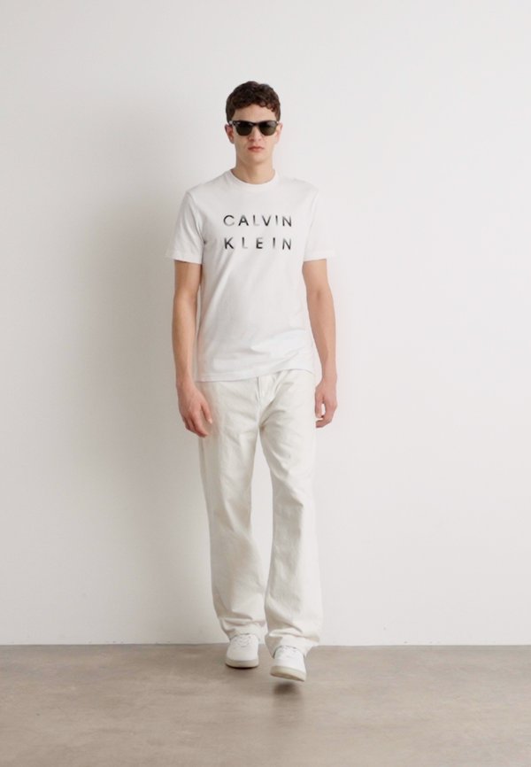 ENLARGED LOGO - Print T-shirt3