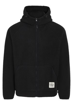 Chaqueta de forro polar negra con cremallera en la parte delantera, capucha y dos bolsillos frontales. Presenta una tela texturizada y una pequeña etiqueta blanca de la marca en el dobladillo.