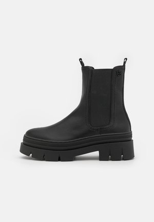 Platform ankle boots - black