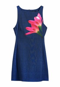 Rochie fără mâneci, de culoare albastră, cu un material texturat. Dispune de un imprimeu floral în nuanțe de roz și verde pe față. Închidere cu fermoar la spate.