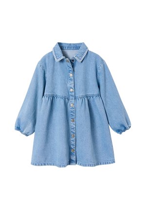 Hellblaues Jeanskleid mit langen, gepufften Ärmeln, durchgehendem Knopfverschluss, geraffter Taille und gestickten Kragen-Details.