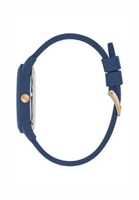 Kék szilikon óraszíj kerek ezüst számlappal. Rozéarany korona és modern, letisztult dizájn jellemzi. Sima textúra.