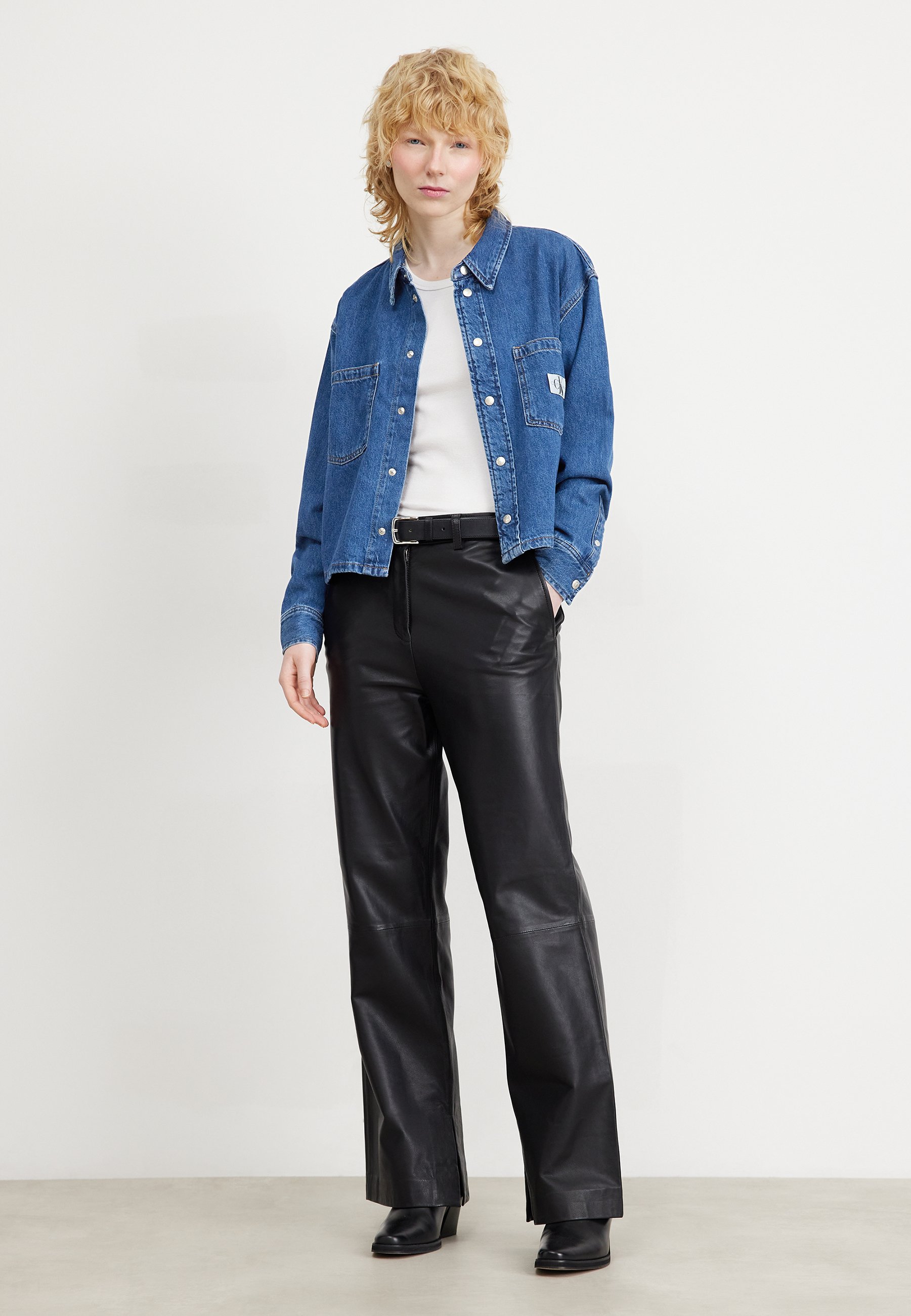 Calvin Klein Jeans CROPPED DAD SHIRT - Button-down blouse