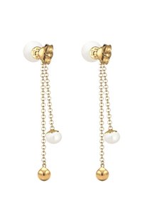 Boucles d'oreilles dorées avec des éléments en perles blanches, présentant un design en chaîne et des accents en boule. Texture lisse avec une finition polie.