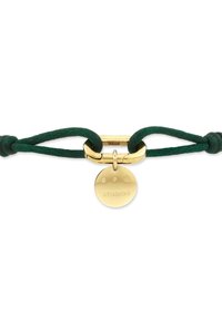 Braccialetto con cordoncino verde, dotato di chiusura in metallo color oro e ciondolo circolare inciso con "CPH STUDIOS." Design semplice con dettagli a nodi.