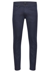 Jeans ajustados de color azul marino, hechos de denim, con un diseño clásico de cinco bolsillos, presillas para cinturón y una sutil etiqueta de marca en la cintura.