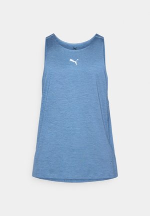 Modrý sportovní tílko vyrobené z lehké tkaniny. Má kulatý výstřih, bezrukávový design a malé bílé logo na přední straně.