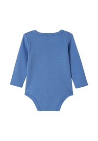 Langärmliger Baby-Body aus weichem blauen Baumwollstoff. Verfügt über einen runden Halsausschnitt und Druckknöpfe im Schritt für einfaches An- und Ausziehen.