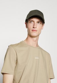 BOSS T-shirt básica - light beige