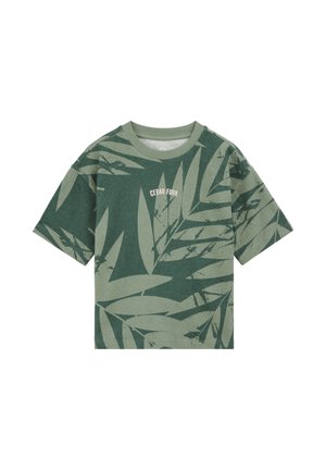 Roheline lühikeste varrukatega T-särk heledo rohelise abstraktse lehe mustri ja "CEDAR FORK" tekstiga, mis asub krae all keskel.
